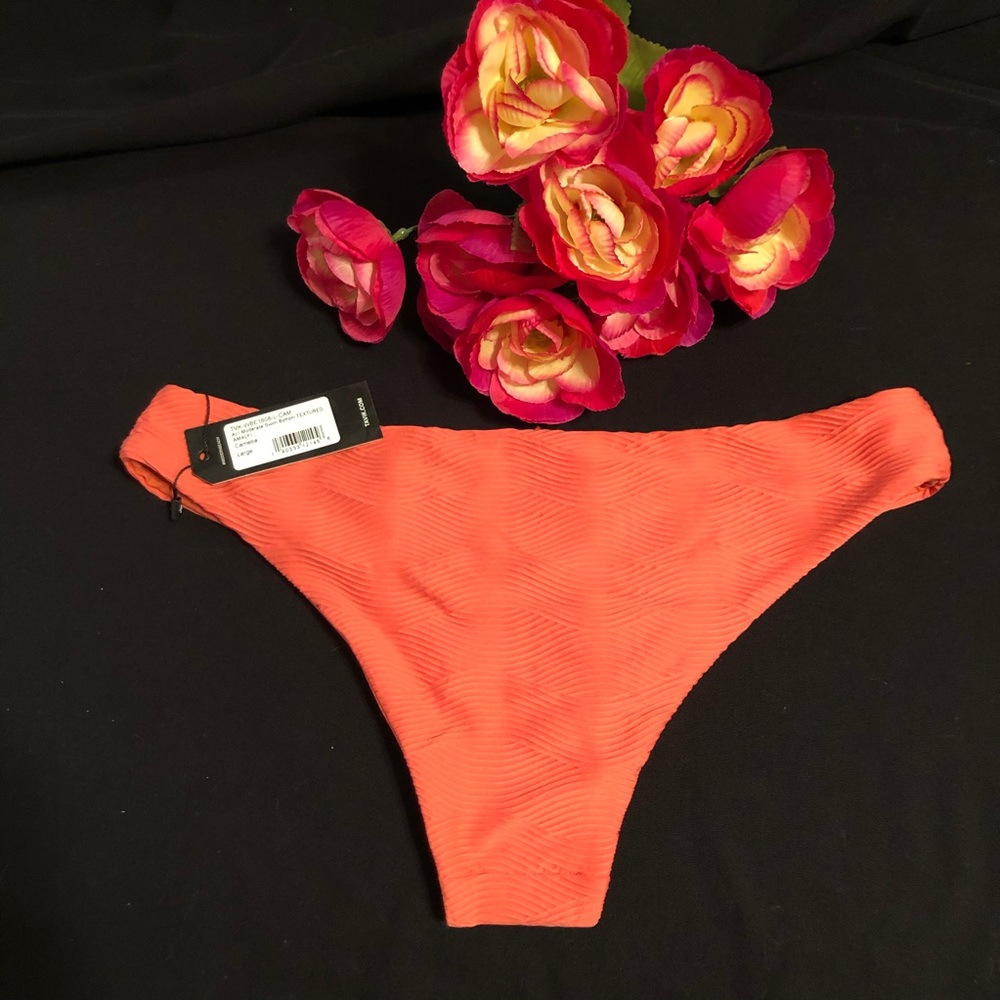🌺🌼Tavik - Ali Camellia Textured Amalfi Swim Bottom - Picture 2 of 16